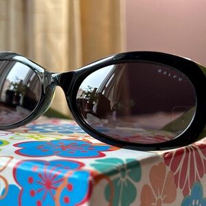 EUC Polo Ralph Lauren eyewear women’s oval sunglasses black and green frame